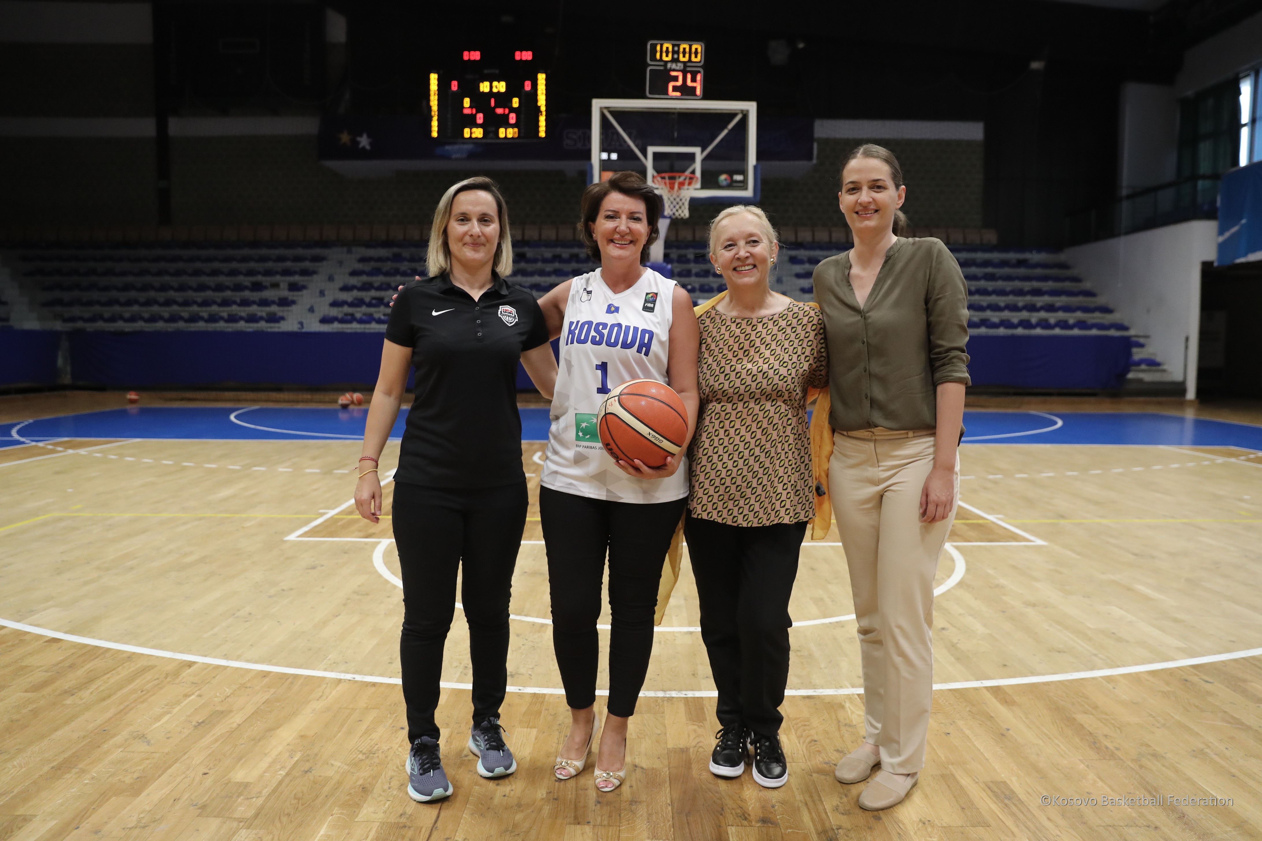 Jahjaga: Ju jeni ambasadoret më të mira të vendit